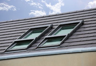 Installation fenêtre de toit Velux toiture