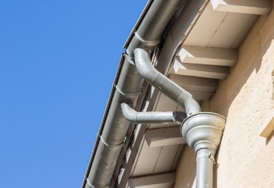 Pose de gouttière et zinguerie toiture